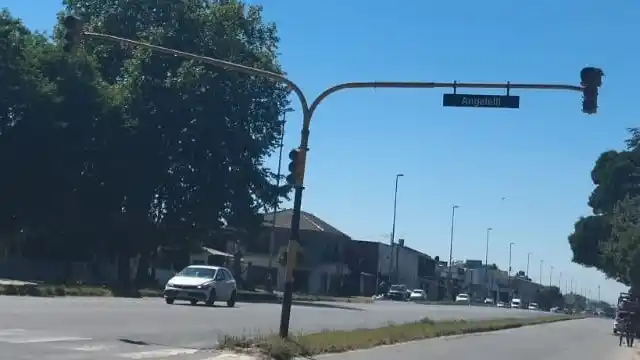 Vecinos del barrio Ameghino denuncian un semáforo fuera de servicio: "Es un peligro"