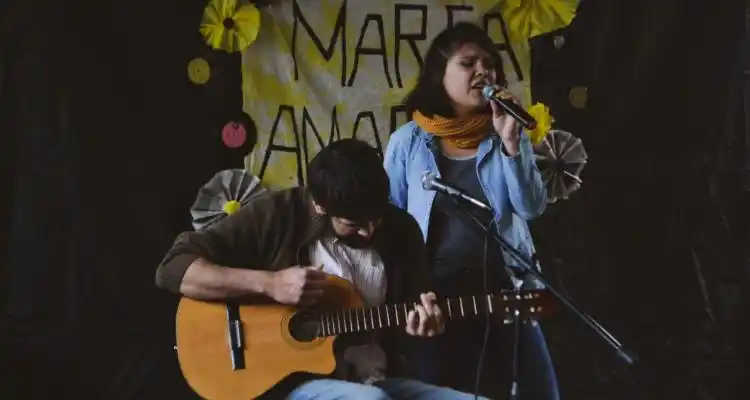“Marea Amarilla”: egresados de la Secundaria 8 proponen una segunda jornada artística este sábado