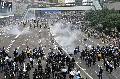 Las protestas contra una ley de extradición a China generaron violencia en Hong Kong