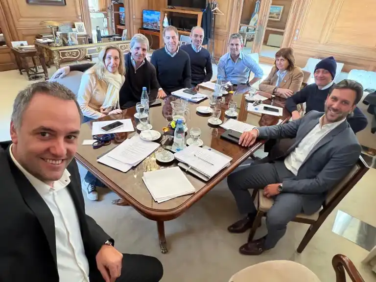 En medio de la exhibición de la interna, la mesa política se reunió con eje en la agenda legislativa