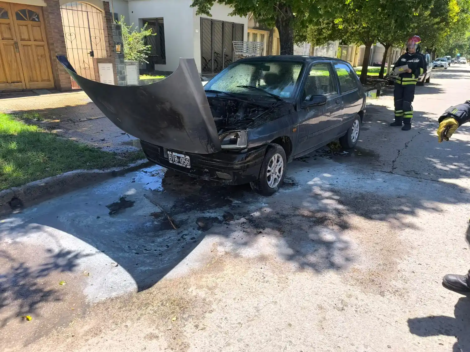 El auto sufrió importantes daños.