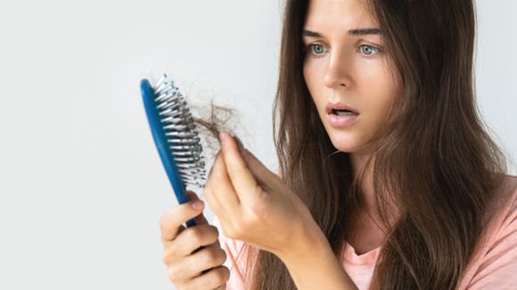 Maltrato y caída del cabello por baños en el mar y piletas