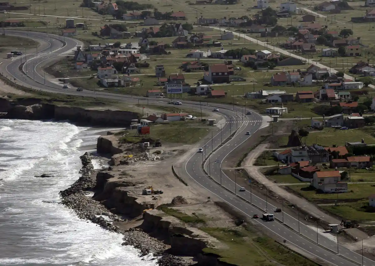 Comenzó el verano y las luminarias aún no llegaron a la ruta 11