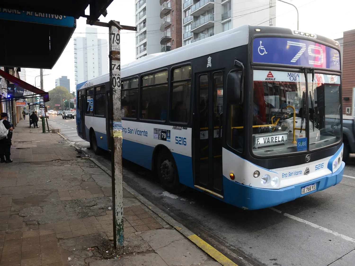 La 79 es una de las líneas de colectivos de DOTA que prestan servicio este jueves.