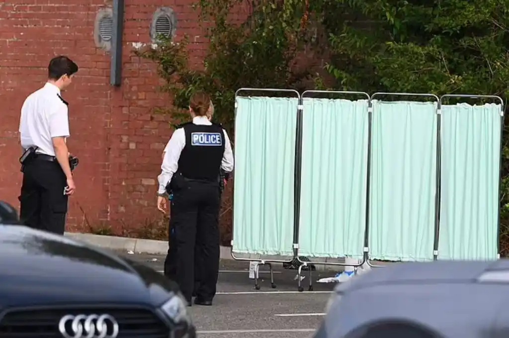 Un hombre se cortó la garganta después de ser confrontado por cazadores de pedófilos en un vivo de Facebook