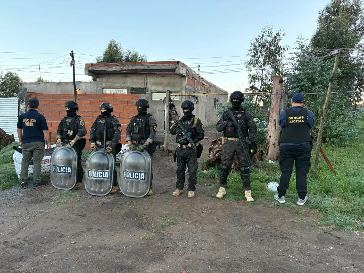 Primer allanamiento en la toma de La Movediza.