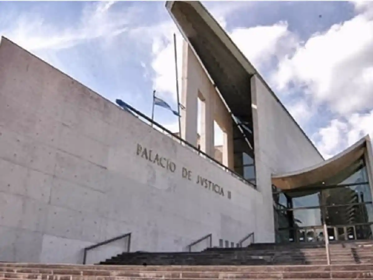 Un preso de Bouwer sacó un arma tumbera en pleno juicio