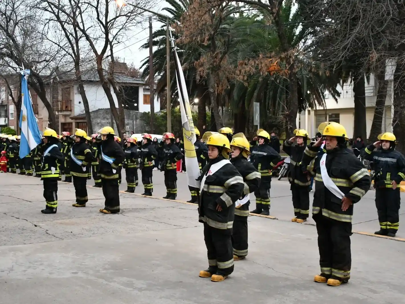 Formación de los bomberos en su día. Foto: MVT