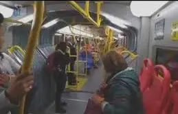 Muerto en el bus de servicio público