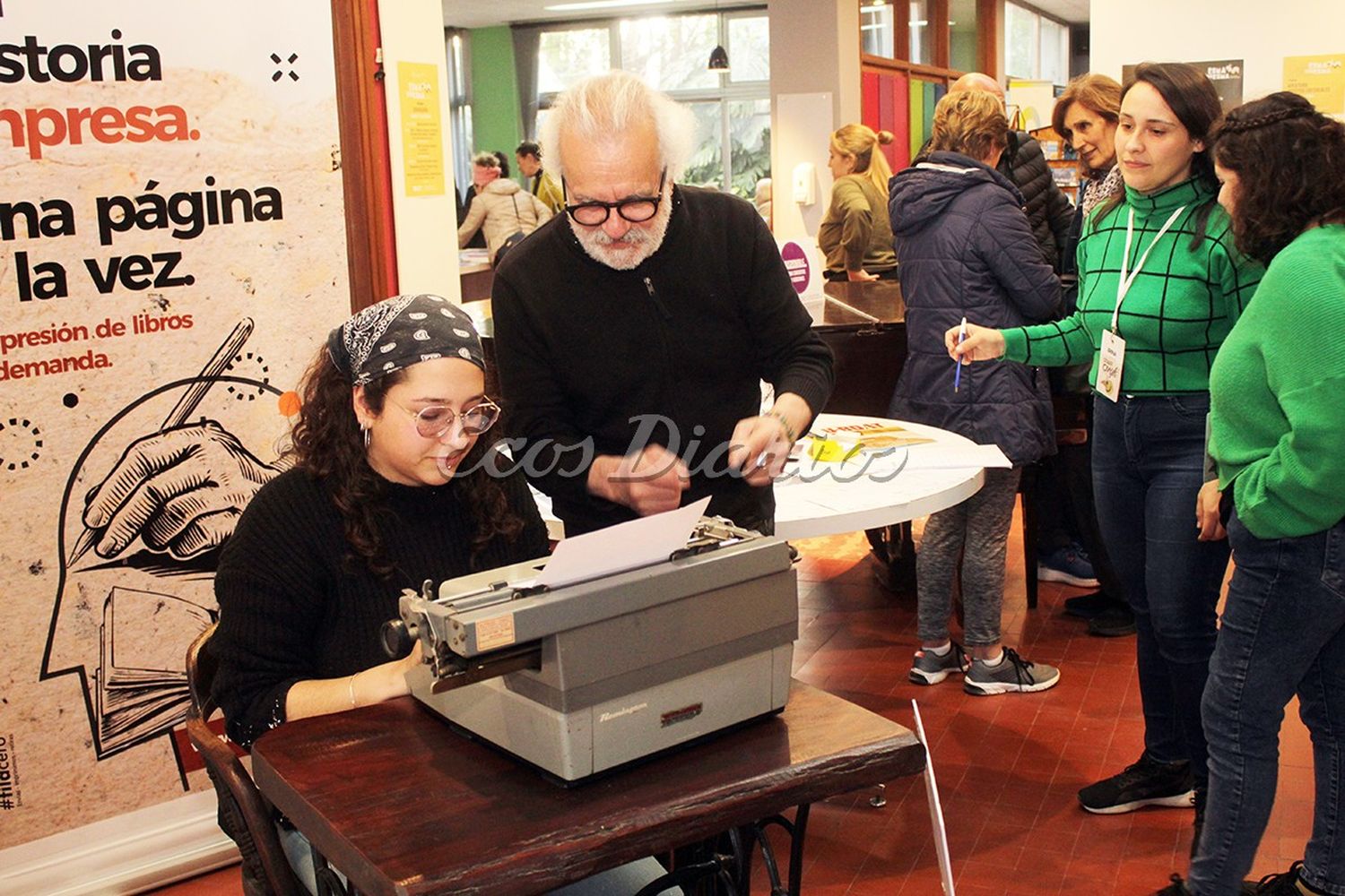 Propuesta. El público y la sensación de escribir en una antigua máquina
