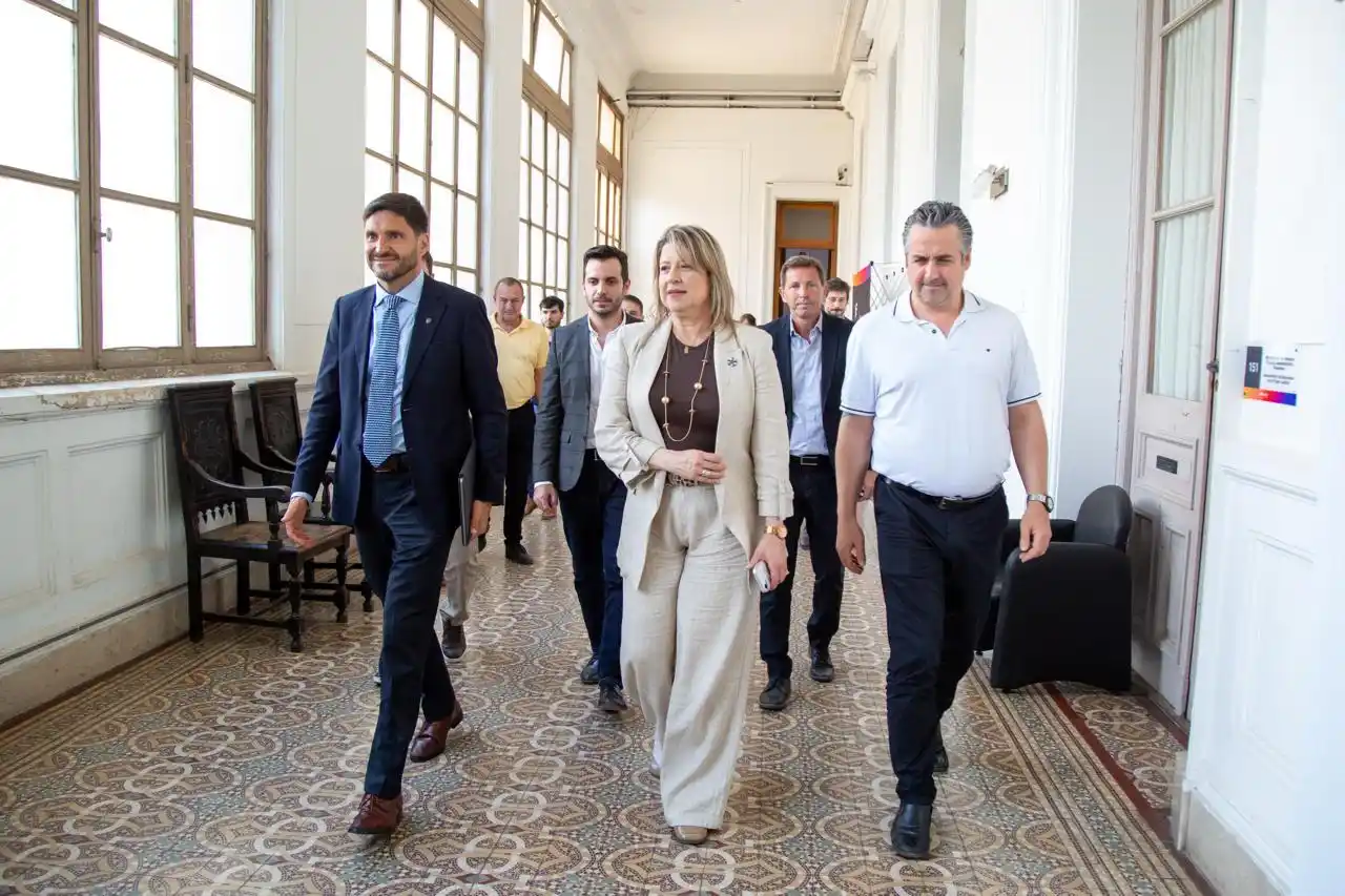 Primera reunión de la flamante ministra de Seguridad de la Nación, Alejandra Monteoliva, con el gobernador Pullaro