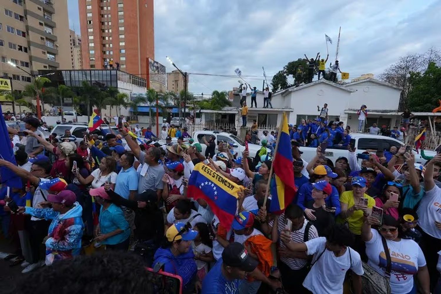 La caravana opositora en Maracaibo recorre la ciudad sin un destino final específico