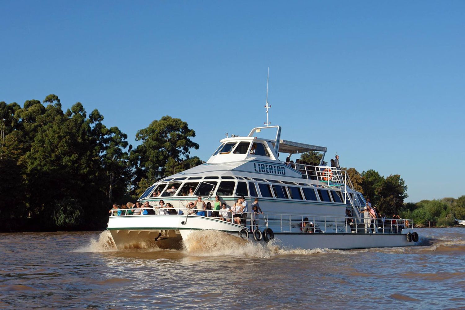 Hallaron ahogado al joven de 19 años que se arrojó al río Luján desde un catamarán