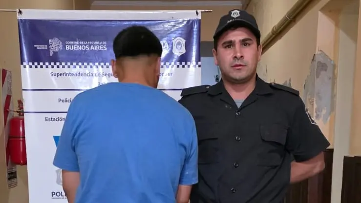 Fue aprehendido por romper el vidrio de la comisaria