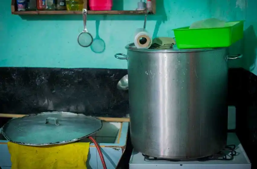 Por la crisis, cada vez más chicos asisten a los comedores escolares de la provincia