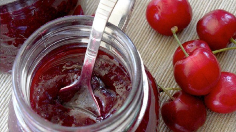 Prohíben la venta de una mermelada de cereza en todo el país