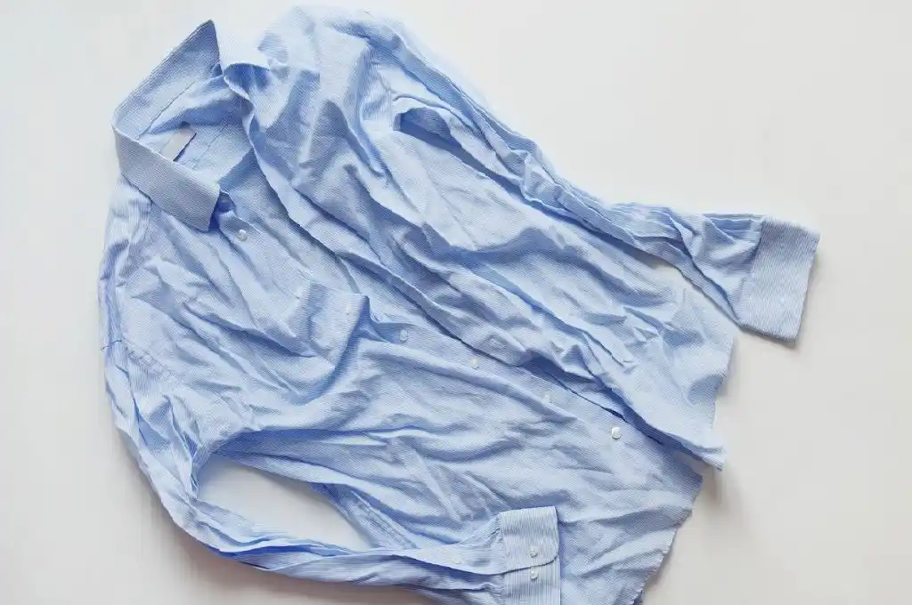 ¡Hoy pulgar abajo al planchado!: es el Día Internacional de la camisa arrugada