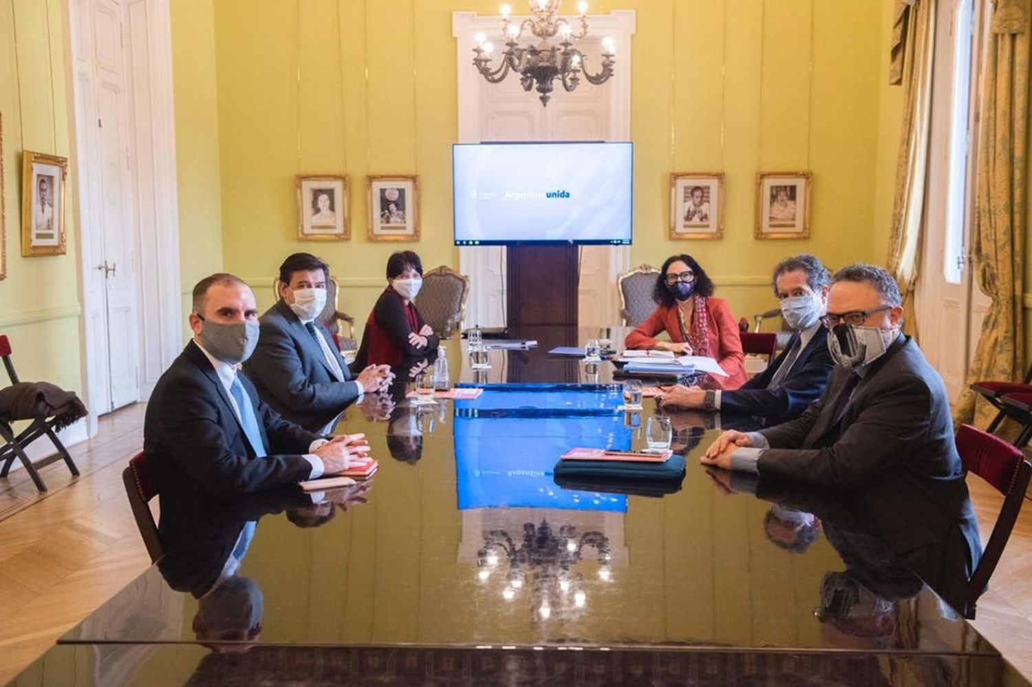 El Gobierno evalúa reemplazar parte de la ayuda a empresas por créditos blandos