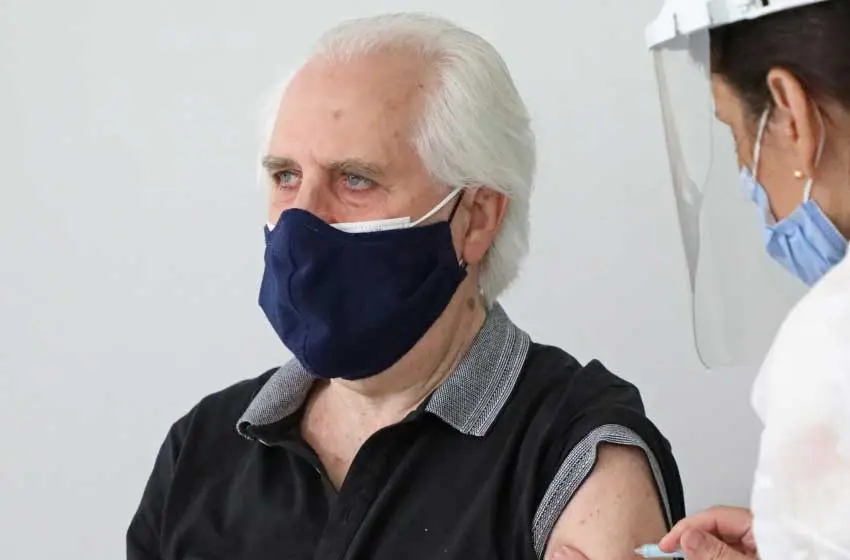 Continúa la vacunación en la provincia a personal de salud mayor de 60 años
