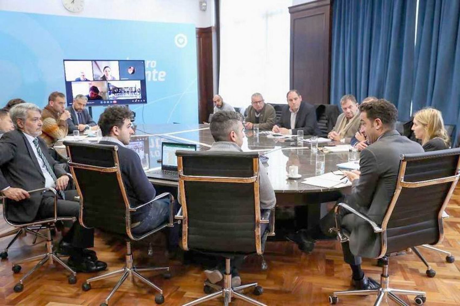 Tombolini se reunió con las cámaras lácteas 
para optimizar los volúmenes de leche en sachet