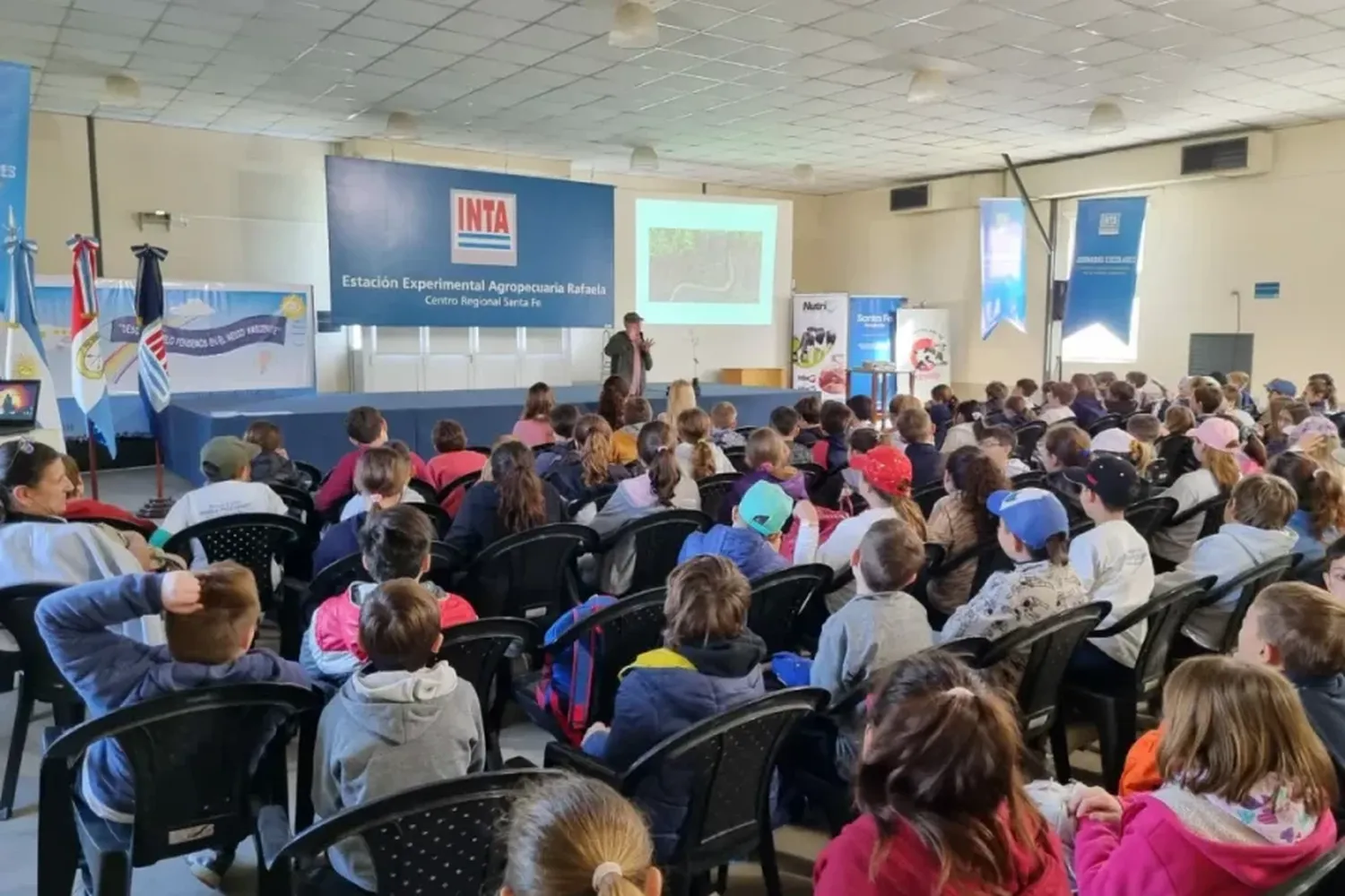 Teatro y conciencia ambiental en las Jornadas de Suelo de INTA