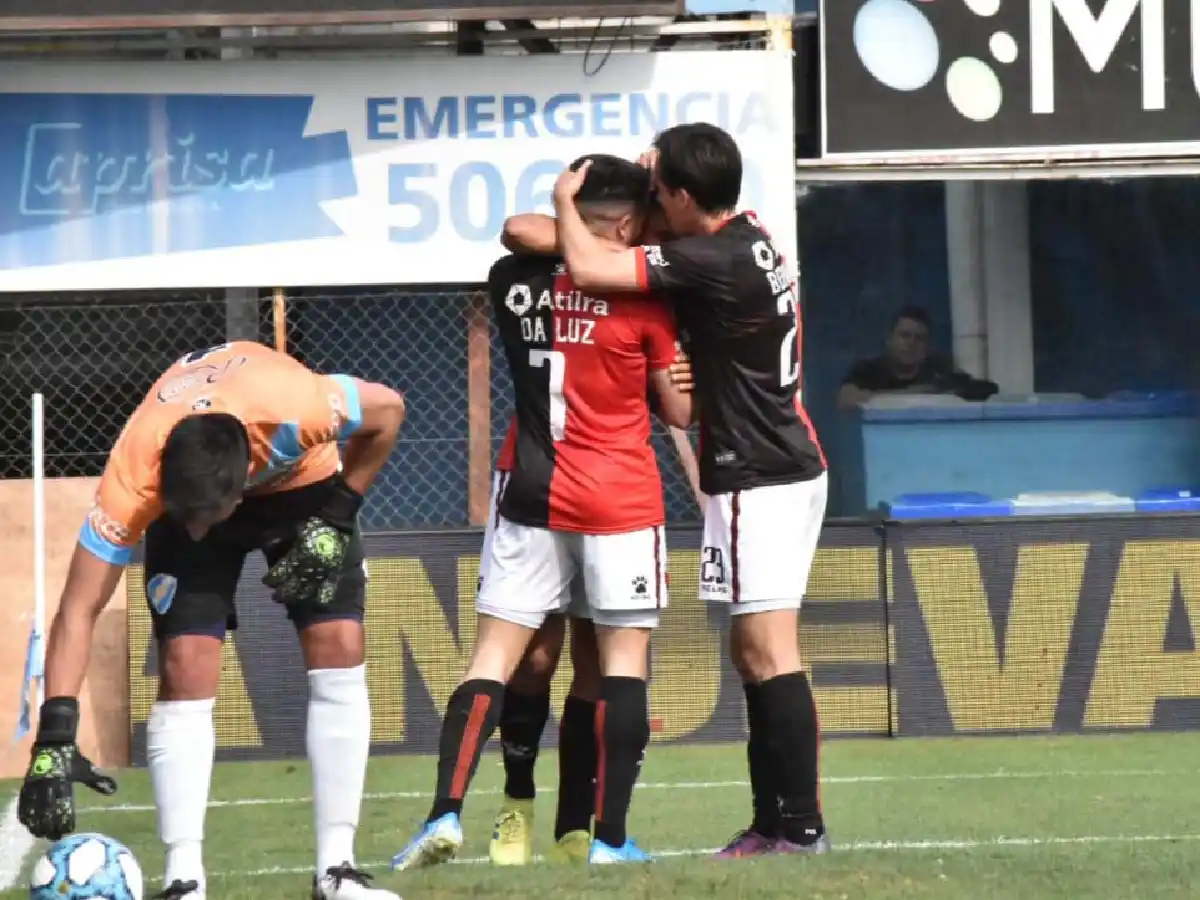 Colón goleó y pasó a Octavos 