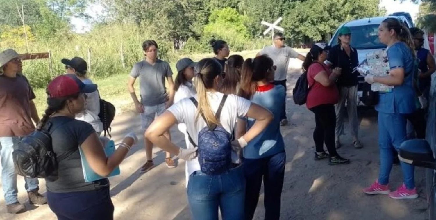 Unas 20 personas participaron del operativo en los tres barrios. Créditos: Nuevo Hospital de Coronda.