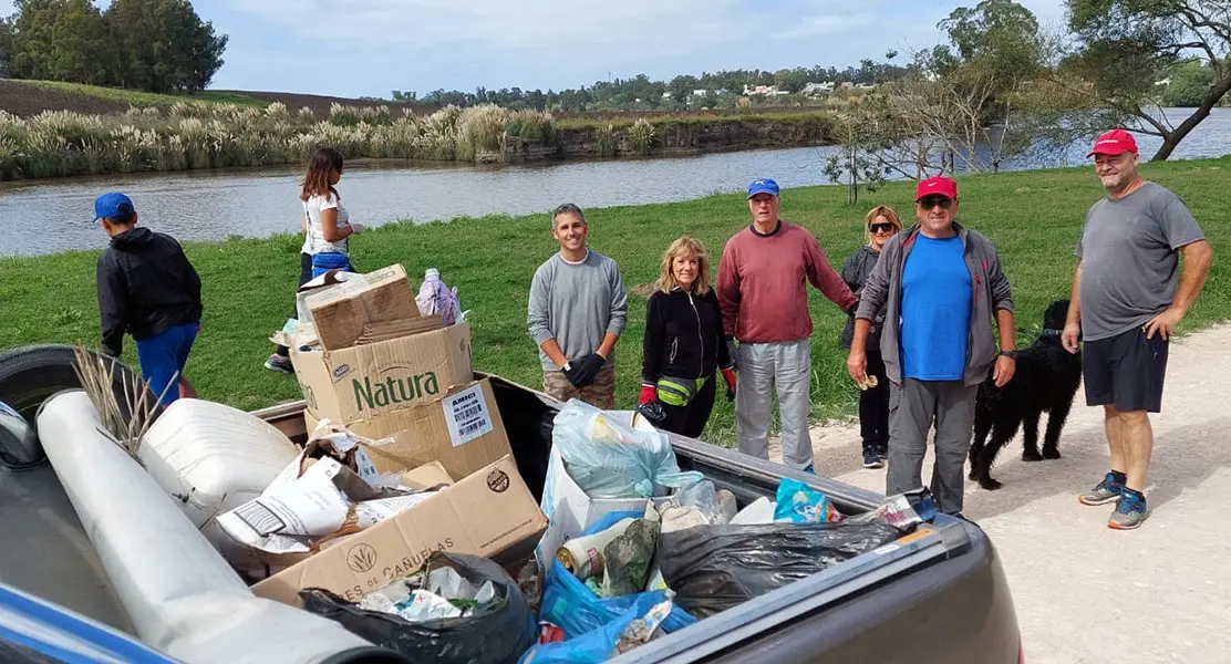 Jornada de limpieza en el río