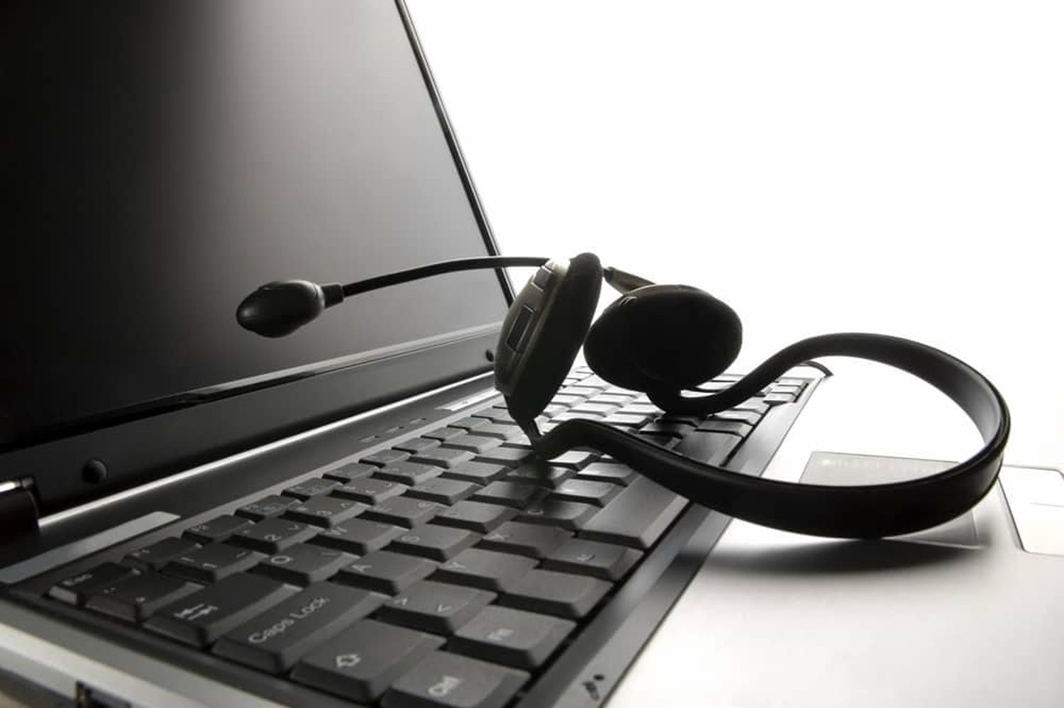 Conoce los beneficios de escuchar música online  