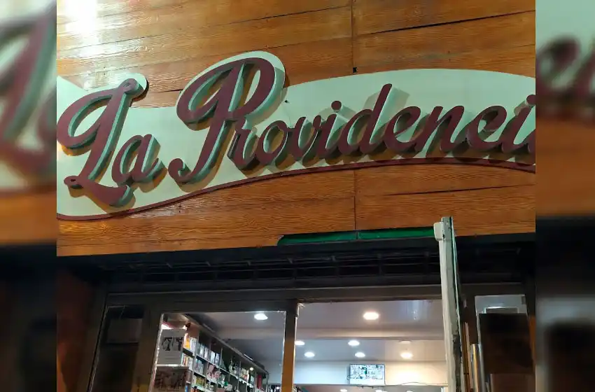 Cierra cadena de minisupermercados por un caso positivo de COVID-19