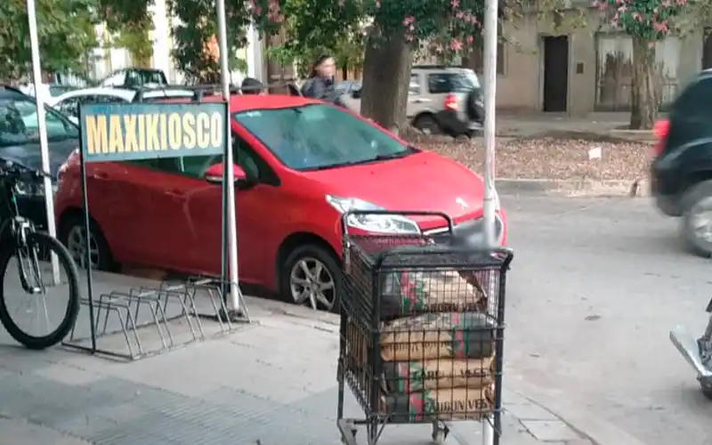 Reclamo: “Por lo visto nunca pasa la grúa por acá”