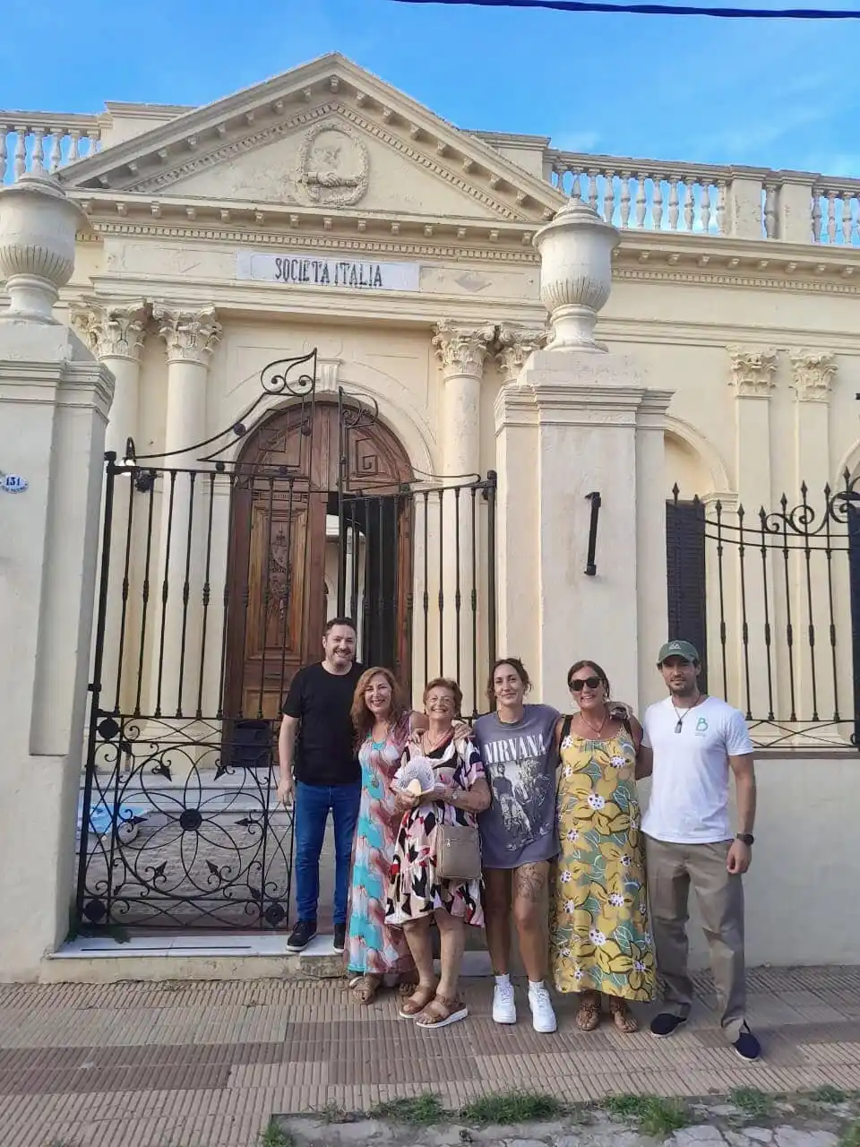 El teatro abre sus puertas a turistas y locales con visitas guiadas