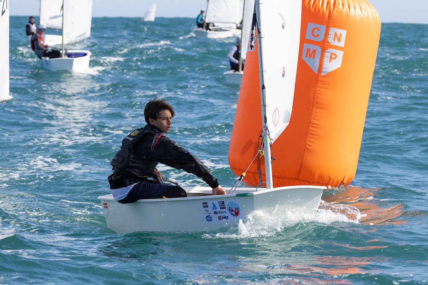Nuevo líder para el Mundial de Optimist: el brasilero Back es el único que está en la cima