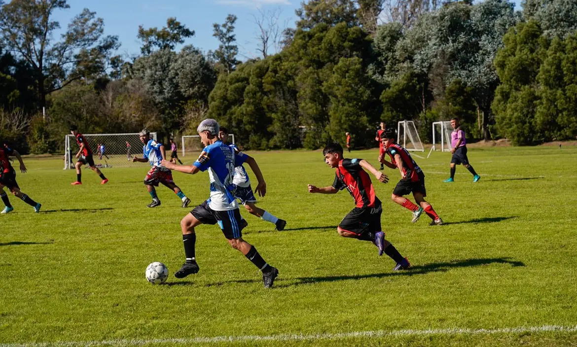 Liga Municipal de Fútbol Sub 18: Los leones y Alfa bajaron a los líderes