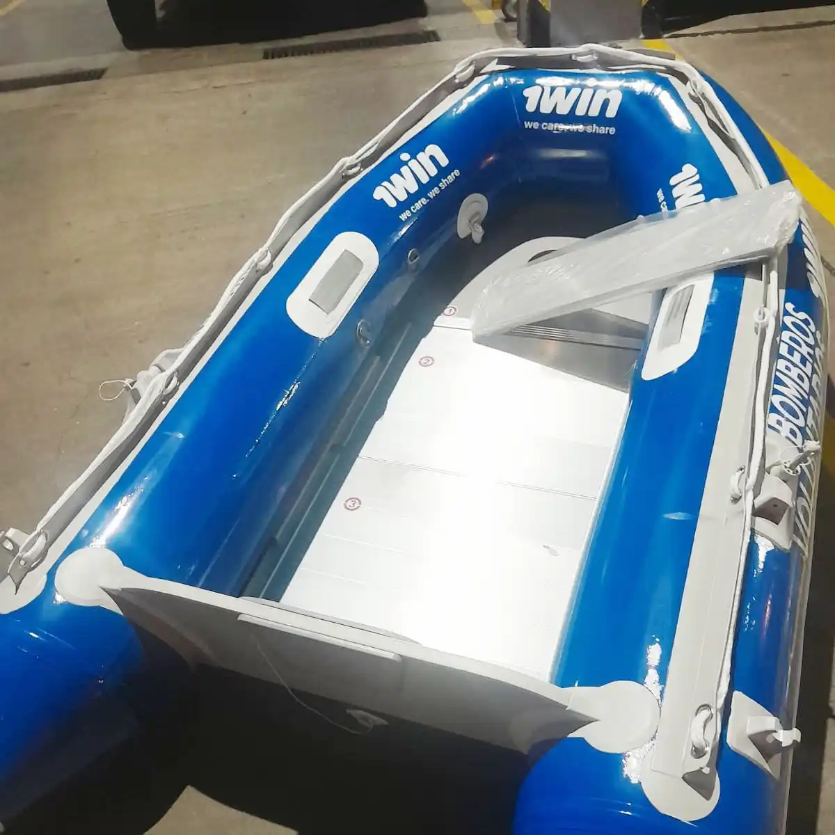 Bomberos Voluntarios de Concordia recibieron una embarcación de rescate