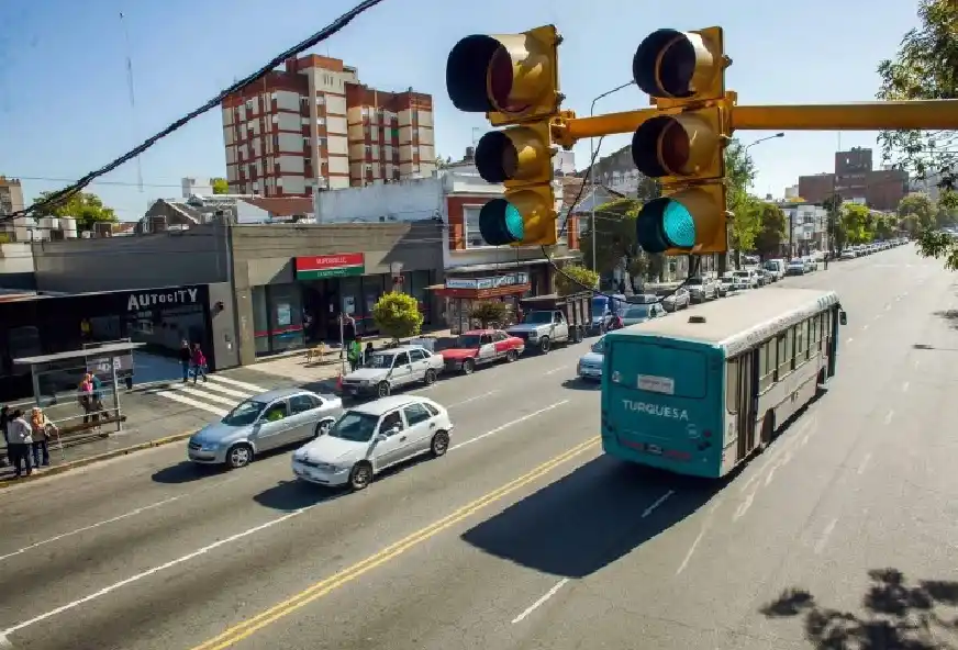 En rojo: el 80% de los marplatenses afirma que los semáforos son deficientes