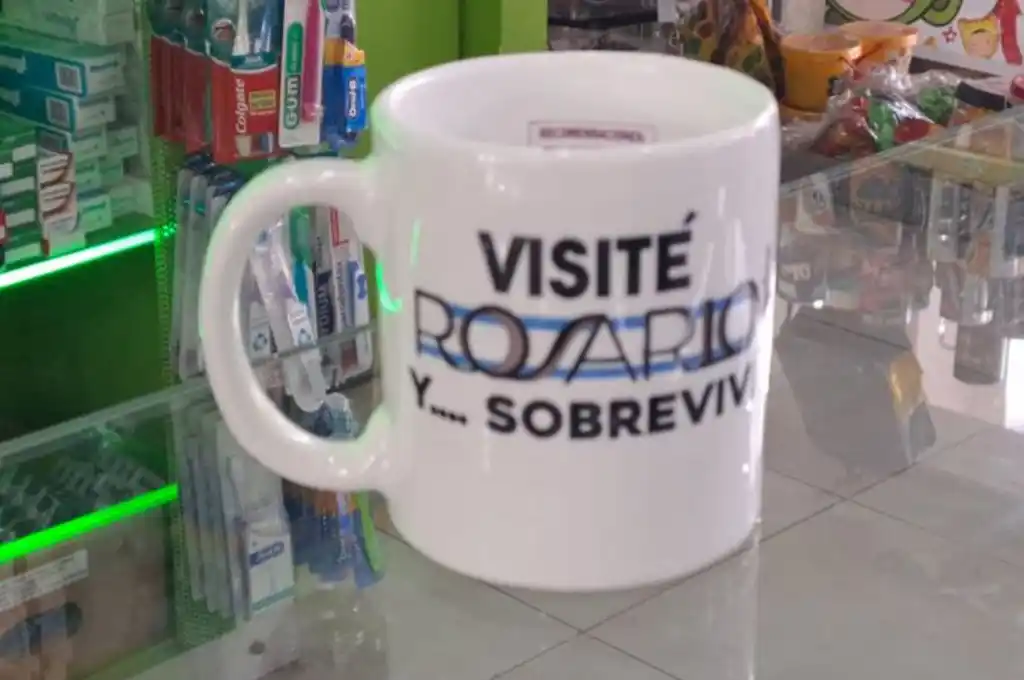 Polémica en Rosario por la frase que aparece en tazas que se venden en la terminal