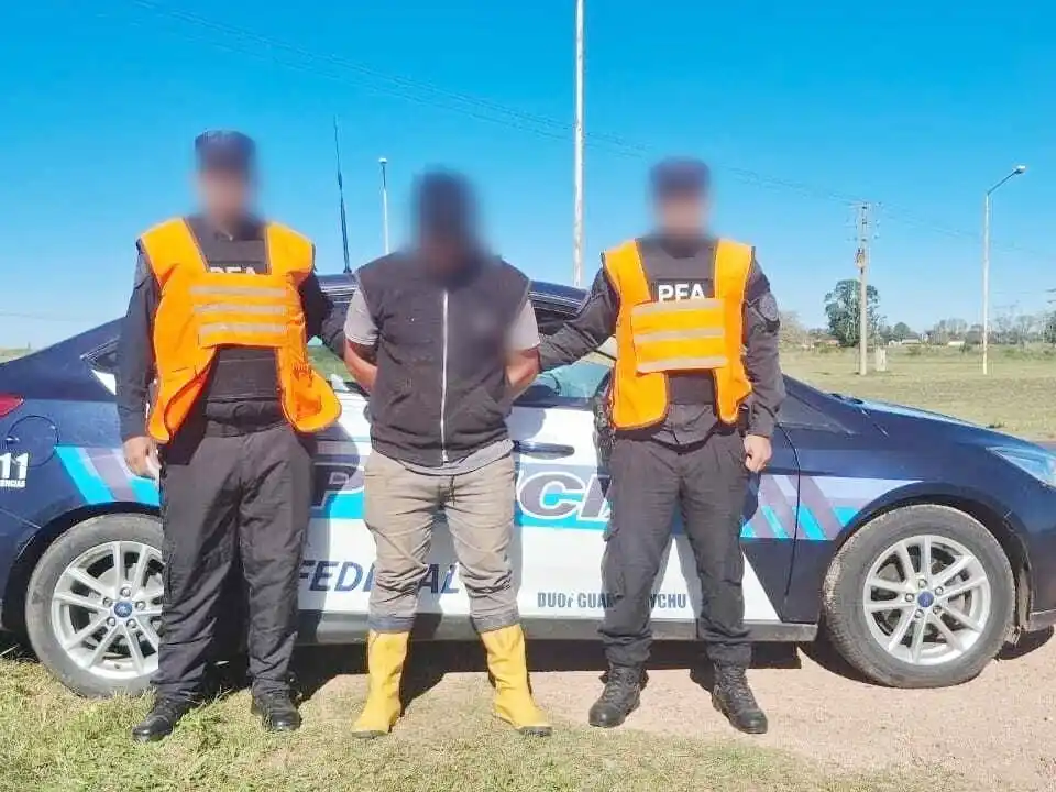 La Policía Federal detuvo a dos hombres por tenencia ilegítima de armas de fuego