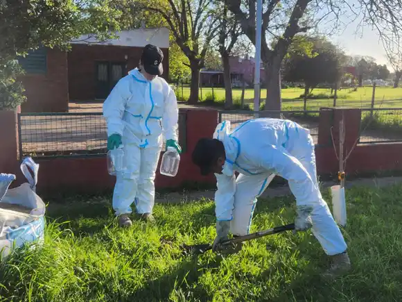 Pergamino: la Policía Ambiental incautó una avioneta y bidones de agroquímicos cerca de una escuela rural
