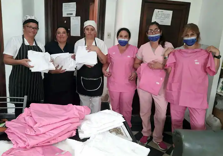 Entregaron vestimenta a trabajadores de Salud