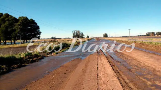 Complicada situación de caminos rurales y campos por las lluvias