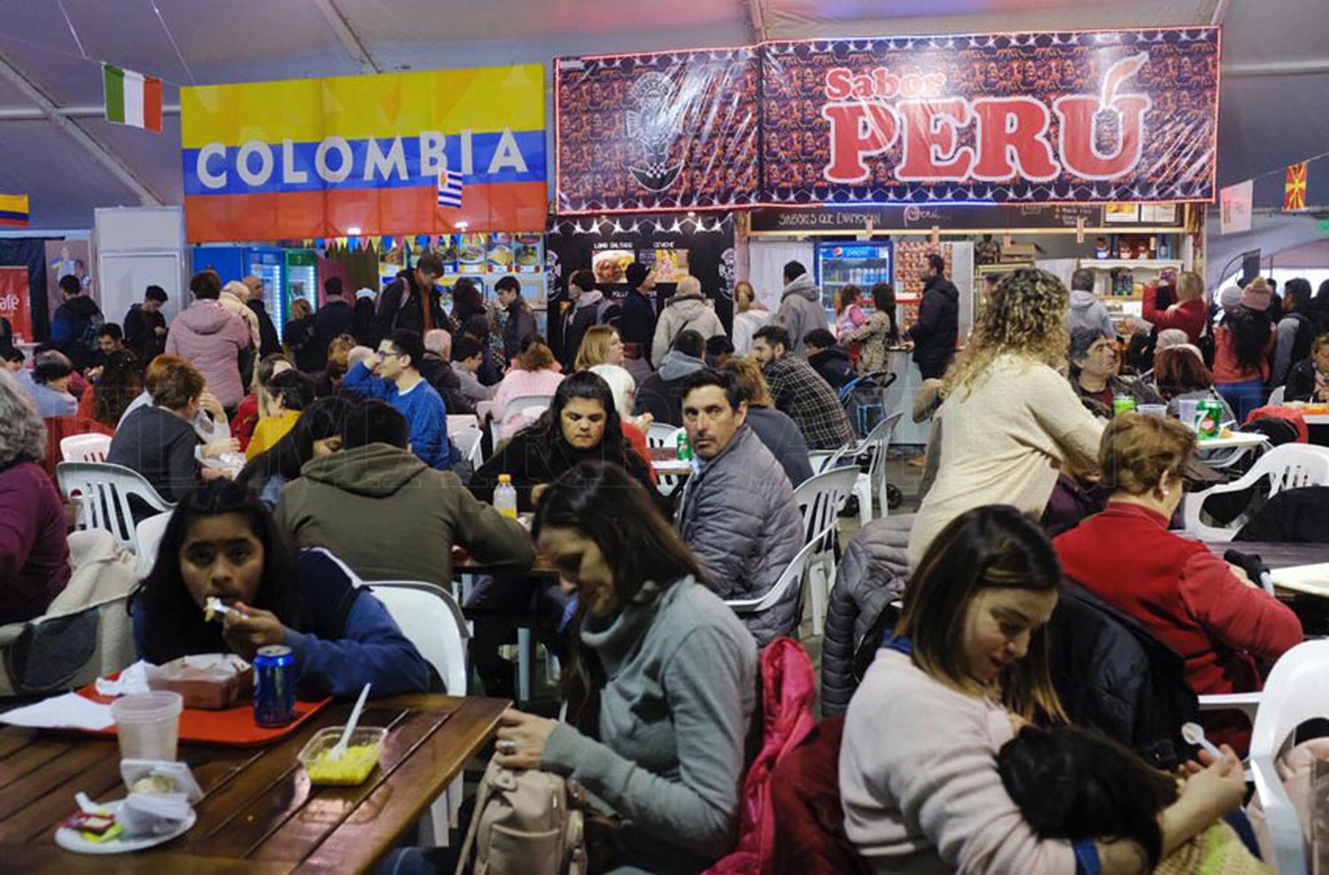 Se despide la Feria de las Colectividades