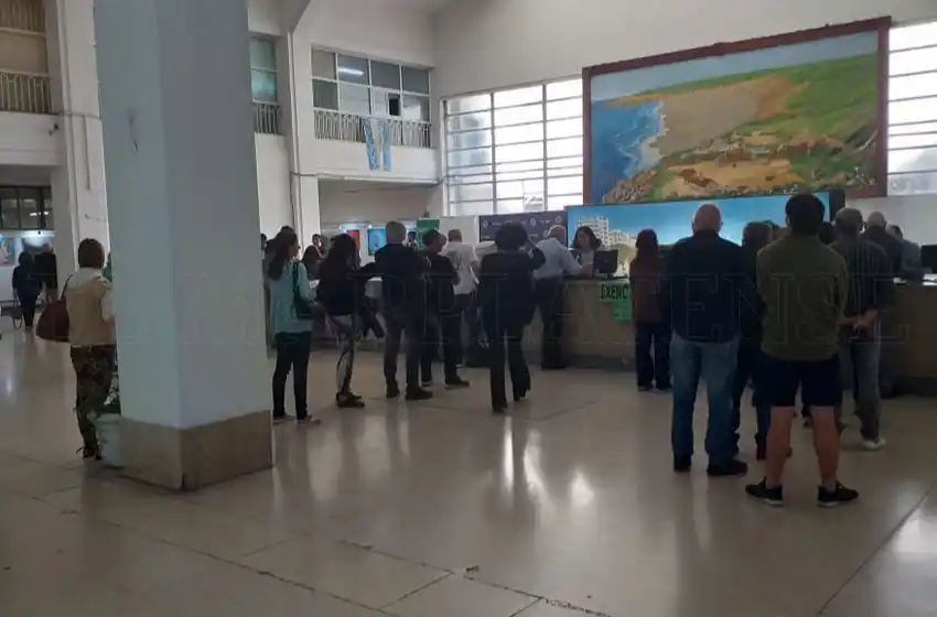 Los trabajadores del sector público bonaerense retomarán la presencialidad