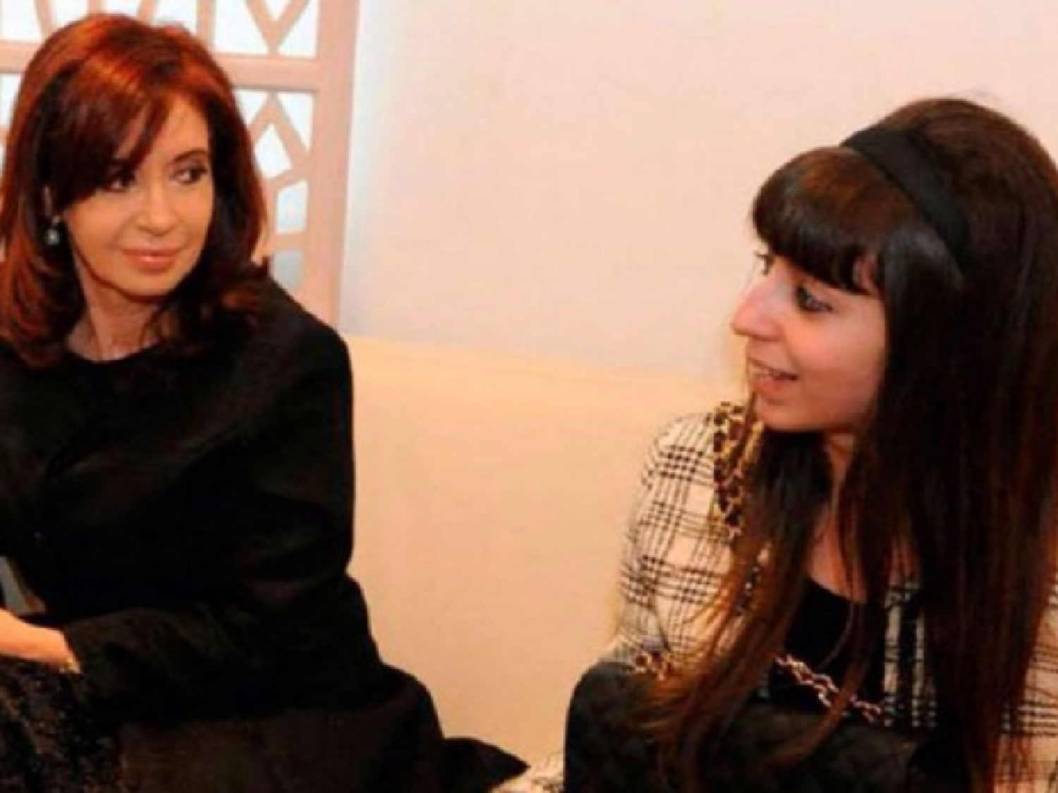 Cristina Kirchner viajó a Cuba para visitar a su hija tras el fallecimiento de su madre