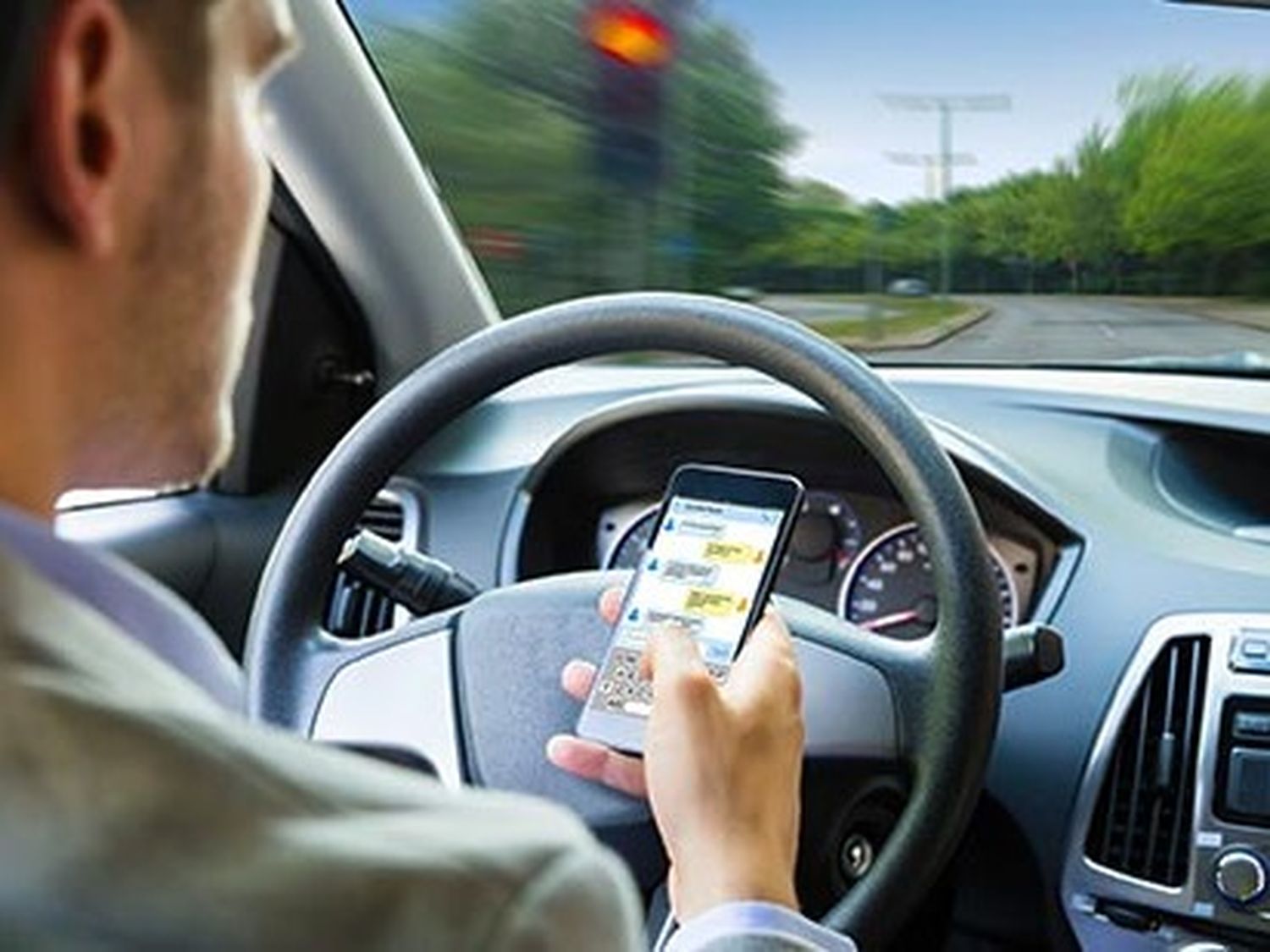 El uso del celular al conducir es la principal causa de accidentes