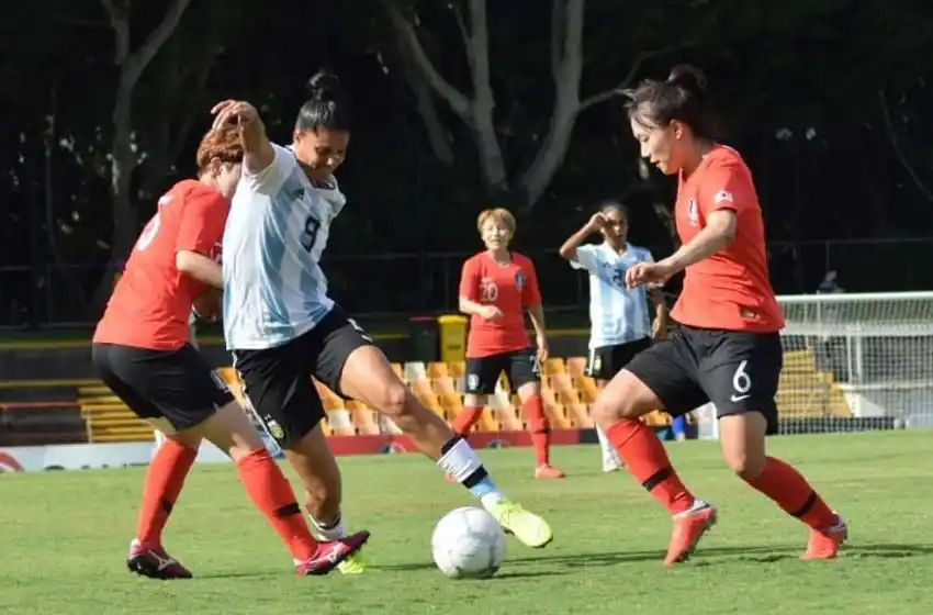 Durísima derrota argentina en el debut en la Copa de las Naciones