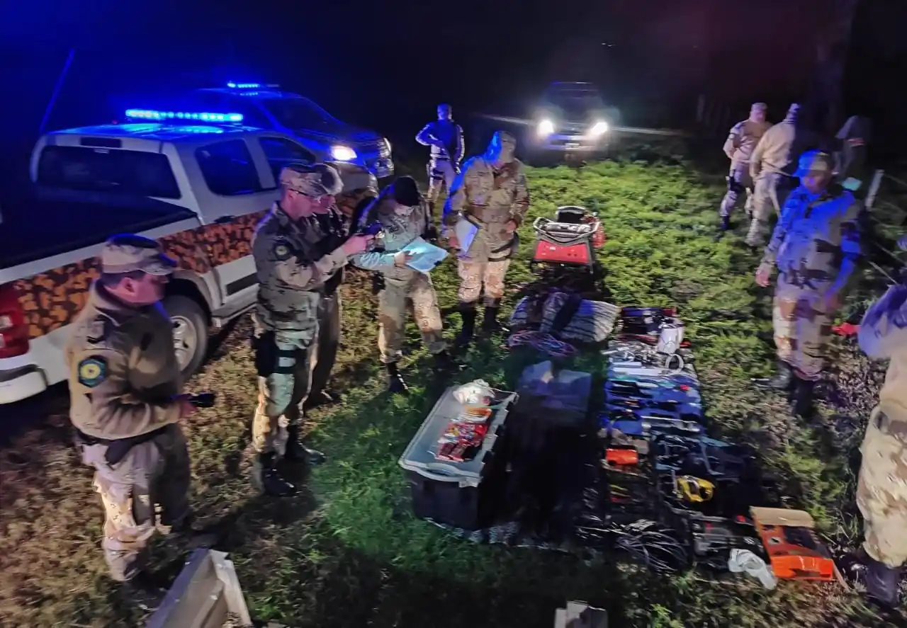 Un detenido con un arma de fuego, una Barreta y gran cantidad de herramientas robadas