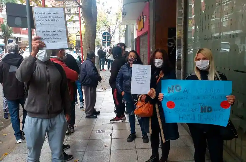 "El Gobierno subsidia nuestros salarios y las empresas no estarían poniendo un peso"