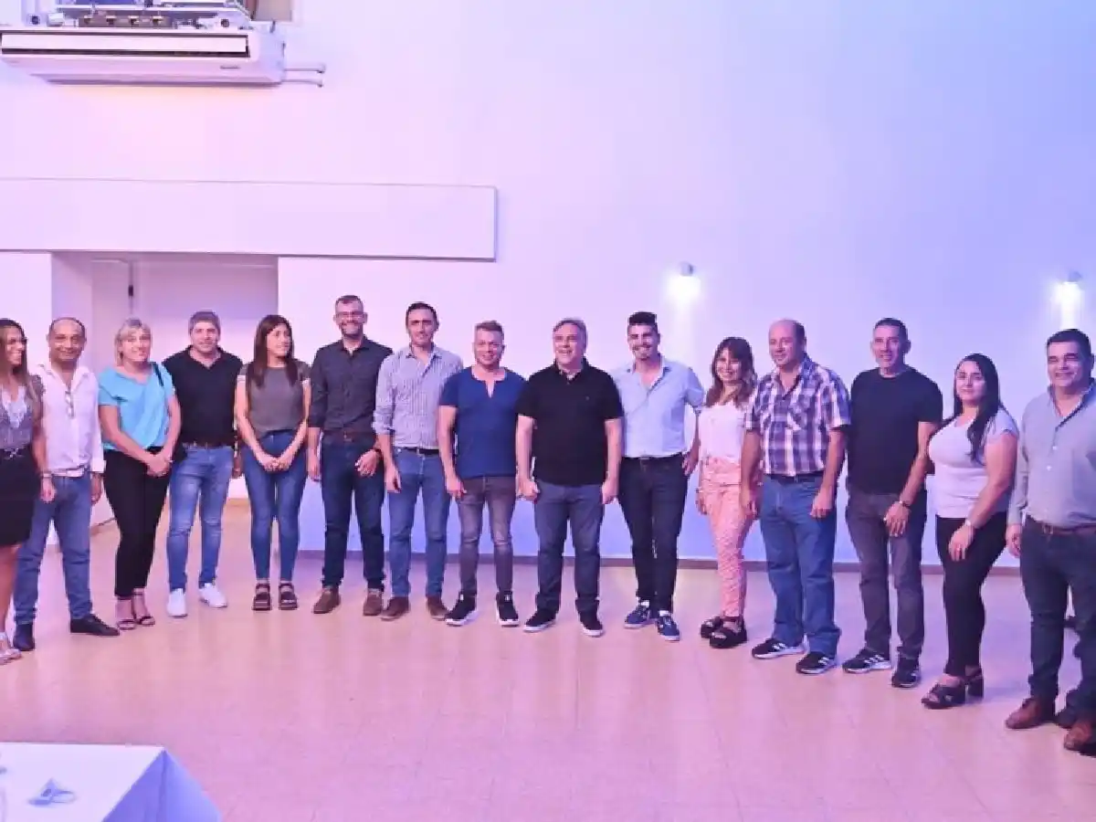 En apoyo a Llaryora, más intendentes pegarán sus elecciones a las provinciales