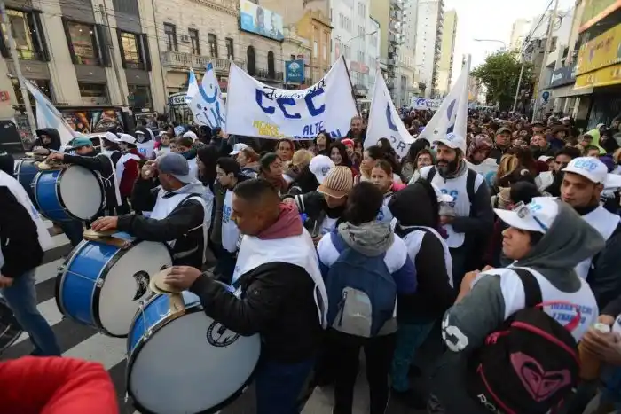 Marcha Federal: los manifestantes se concentran en Plaza de Mayo
